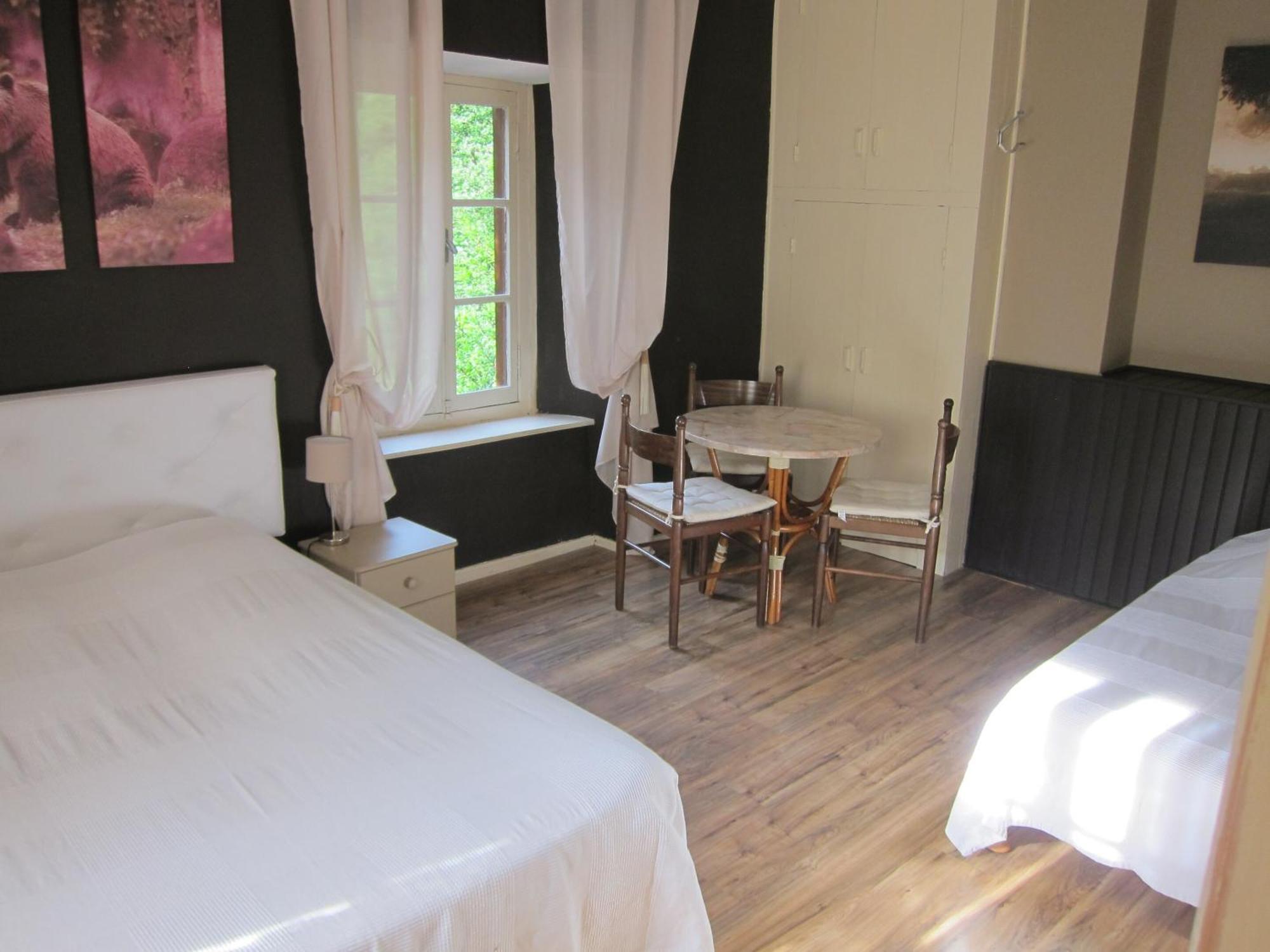 Auberge Des Deux Rivieres Seix Quarto foto